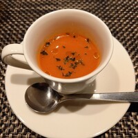 銀座のステーキ 銀座中央店 - 赤ビーマンのスープ
