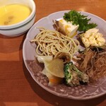 ブロンコビリー 豊橋花田店 - サラダとコーンスープ
