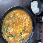 Menya Tsutsumi - シーフードクリーム辛麺(コーン&ミンチトッピング)。