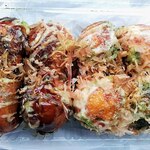 近藤製飴本舗 - たこ焼き 左がソースマヨ、右が塩マヨ