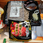 ファミリーマート - 紅鮭すじこ醤油漬けおむすび＆だし香るつゆざるそば～☆