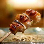 Yakitori Haruka - ねぎま
                        プリッとした身から弾けだす旨甘味！
                        葱の酸味もしっかり効いて、優しく乗せられるように振られた塩が絶妙に馴染んで美味い！