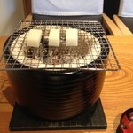 落雁諸江屋 西茶屋菓寮 味和以 - 七輪が来て餅を焼く