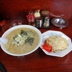 ラーメン ぱっくん亭 - 味噌ラーメン+半チャーハン950円