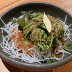魚と日本酒 魚バカ一代 - 刺身盛り合わせの残ったツマと大葉でサラダ