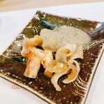 うを徳 - トラフグの身皮、及び、遠江（とうとうみ）の炙りに菊芋ソース