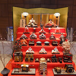 Chuugoku Ryourishi Sen - ロビーの雛壇飾り