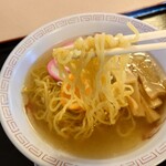 月見茶屋 - みかん果汁を練り込んだ麺のリフト