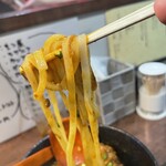 Shinshitsu Kibotsu - 牛筋カレーうどん 麺上げ