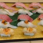 寿司の美登利 - 赤貝、クエ、中トロ、鰤、大トロ 3人前