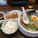 光屋 - 特製ラーメン（並）６５０円＋セット２２０円（ごはん小・半餃子５個）