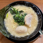 横浜家系ラーメン 鶴乃家 - 太麺 味玉