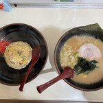 中村屋 - 半チャーハン500円＆ラーメン500円（とんこつ正油）