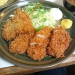 とんかつのしげみつ - 特ヒレカツ定食♪