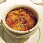 熱々のオニオングラタンスープ