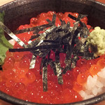 ととや - 「いくら丼」：いくらは、みりんと若干の醤油で味付けをしていて
      塩っぱくない！
      