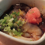 ととや - 「赤なまこ　ポン酢」：仄かな磯の香りと柚子ポン酢の香しさは
      相性抜群！
      痛快な食感にプルッと震えました♪