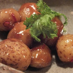 ととや - 「新じゃが芋」：じゃがいもが凝縮していて、ホクッとコクウマ！
      甘辛味噌と良くあってます♪
      