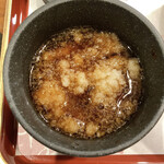 sakesobanakaya - 蕎麦つゆには辛味大根を投入