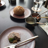 ザ タヴァン グリル＆ラウンジ - 