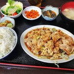 中華食堂 栄耀 - 日替わりランチの油淋鶏