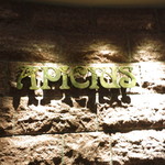 アピシウス - エントランスホールのサイン