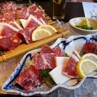 馬桜 下通り店 - 馬刺し盛り合わせ