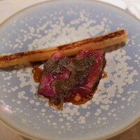 TAIAN - 漢方牛（あか毛和牛）とフランスアスパラ、トリュフ