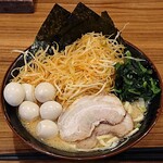 壱角家 - 壱角家 メトロ西葛西店 ネギラーメン 並 醤油 税込920円 + 無料サービス券で頂いたうずら