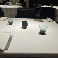 レストラン オオツ - 白を基調とした綺麗な店内です