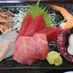 鈴 - お刺身アップ