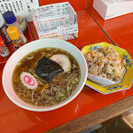 味楽 - Aセットのラーメン＋チャーハン(小)。旨し。