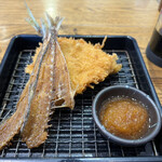 魚がし天ぷら 魚天 - 隣りのお店の　アジフライ注文