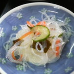 あほだら亭 - 小皿で春雨の酢の物。
