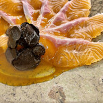 ひさご寿し - ビワマスのオイル漬けのトリュフと卵黄まぶし