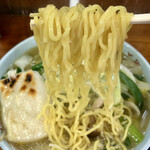 Chi Go Ya - 黄色い細縮れ麺
