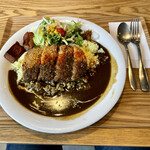 ほぼ月食堂 - 自家製スモークメンチカツカレー