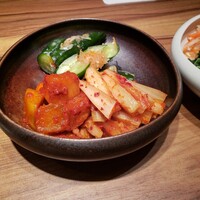焼肉うしごろ 横浜店 - キムチ盛合せ
