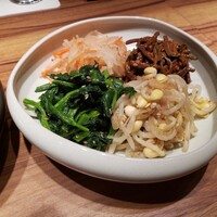 焼肉うしごろ 横浜店 - ナムル盛合せ