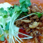 麺屋 にぼすけ - チーズ、貝割れ、ひき肉、ナッツ