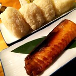 Gyuukatsu To Dashi No Baran - 鮭ハラスと絶品ごま油の塩むすび（塩自家製）
