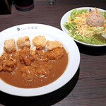 CoCo壱番屋 - フライドチキンカレー4辛+フライドチキン、ツナサラダ