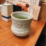 東鮨 - 湯呑みは大きくてお茶をがぶ飲みできます
