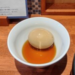 魚貝中華そば 西尾久さんご - 煮汁付の煮卵