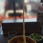 丸亀製麺 - うどんを持ち上げてみました(2022.02.27)