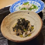 富小路 やま岸 - 河豚の白子焼き 九条葱 林檎　 河豚皮 花山葵 海苔