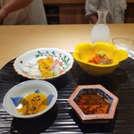 富小路 やま岸 - 真鯛の紫雲丹のせ　赤貝と若狭の酒 早瀬浦 純米酒 浦底