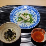 富小路 やま岸 - 河豚の白子焼き 九条葱 林檎　 河豚皮 花山葵 海苔