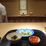 富小路 やま岸 - 河豚の白子焼き 九条葱 林檎　 河豚皮 花山葵 海苔