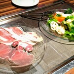 ＷＩＮＥ×鉄板料理 ば～る - 前菜(生ハムやベーコン、サラミ)